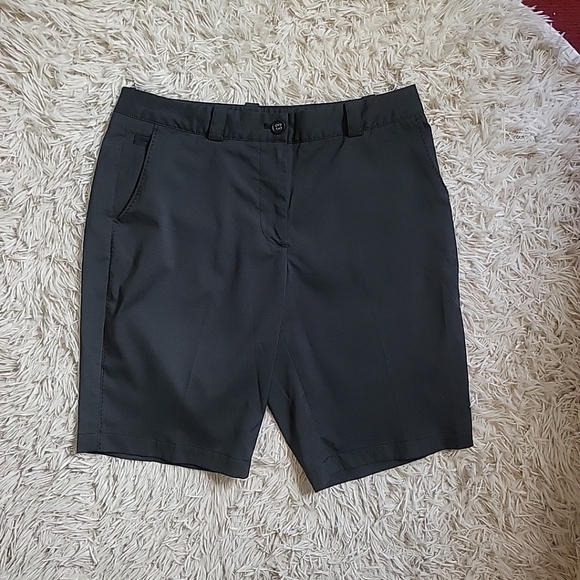 Nike Golf Tour Performance Women’s Black Dri Fit Bermuda Shorts - 10. MSRP $78 ✨ - Picture 1 of 12
